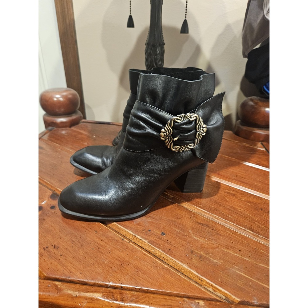 Spring Step Q-Milagros Black Leather Bow Ruffle Ankle Boots EU 39 US 8.5-9